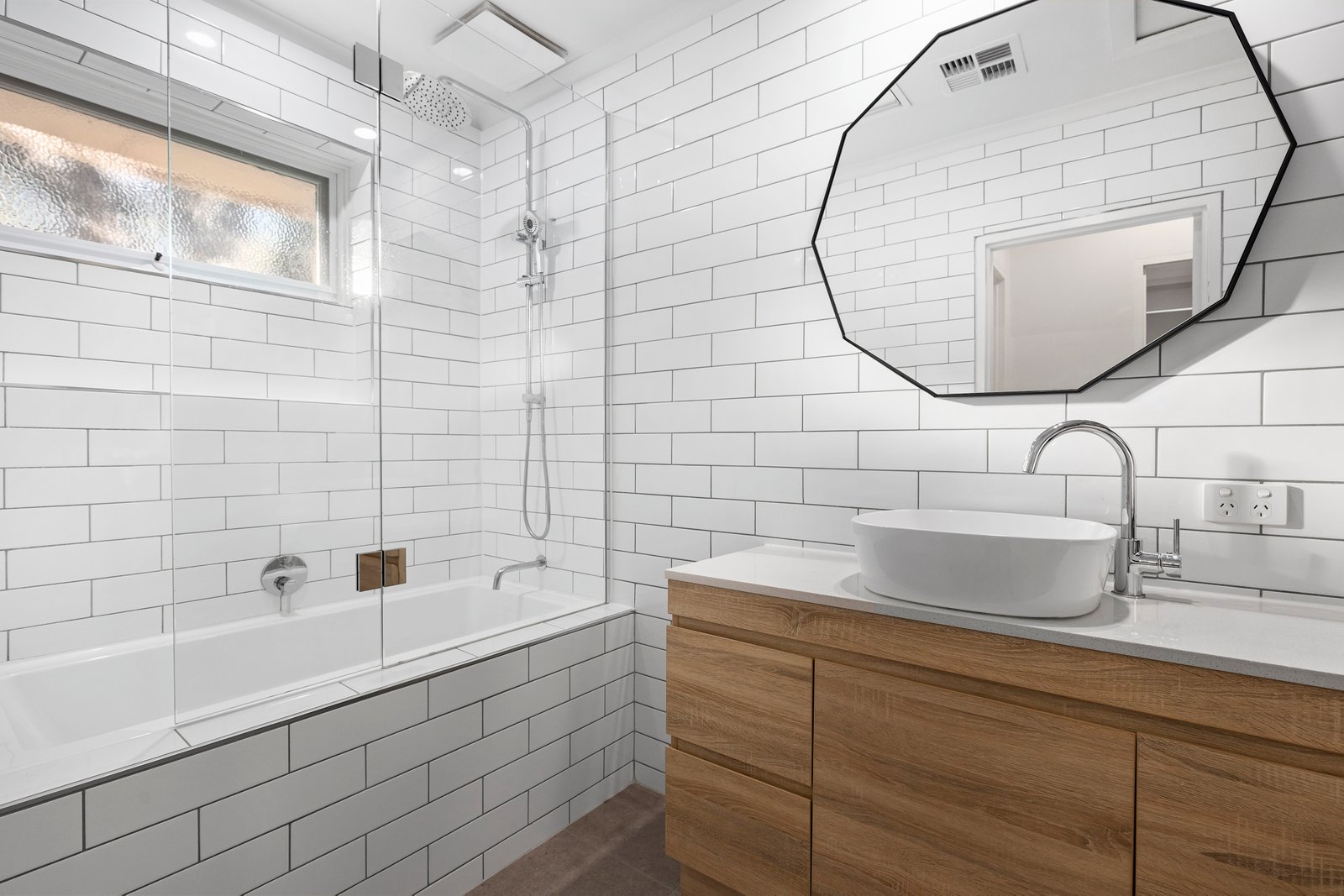 Real Estate and Property in 3/28 Clarence Street, Elsternwick, VIC