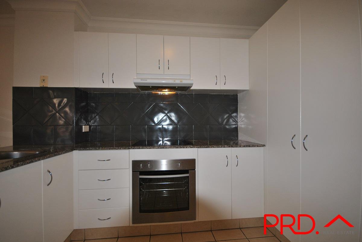 3/28 Little Norman Street SOUTHPORT 2