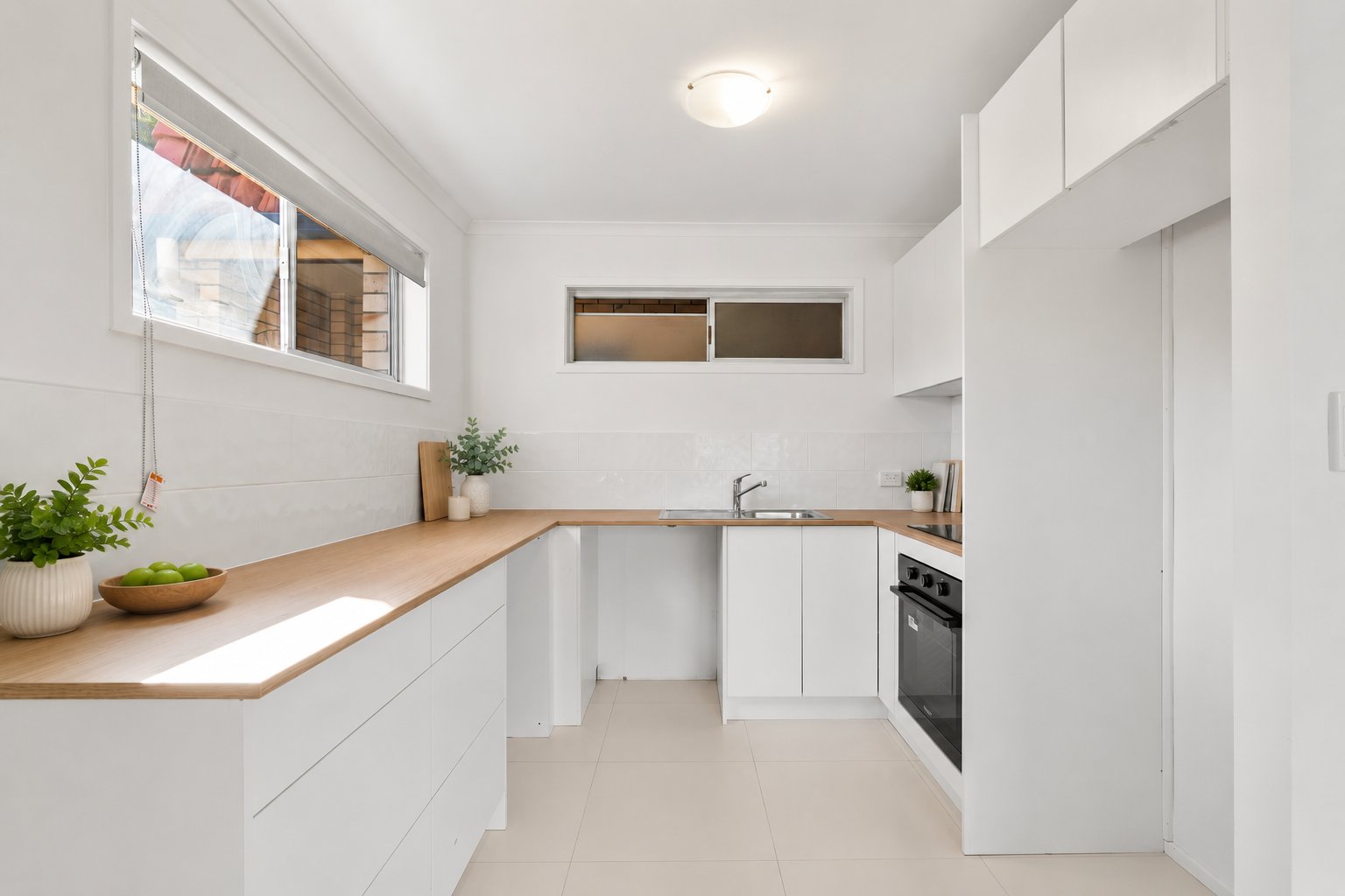 3/29 Coolangatta Road COOLANGATTA 3