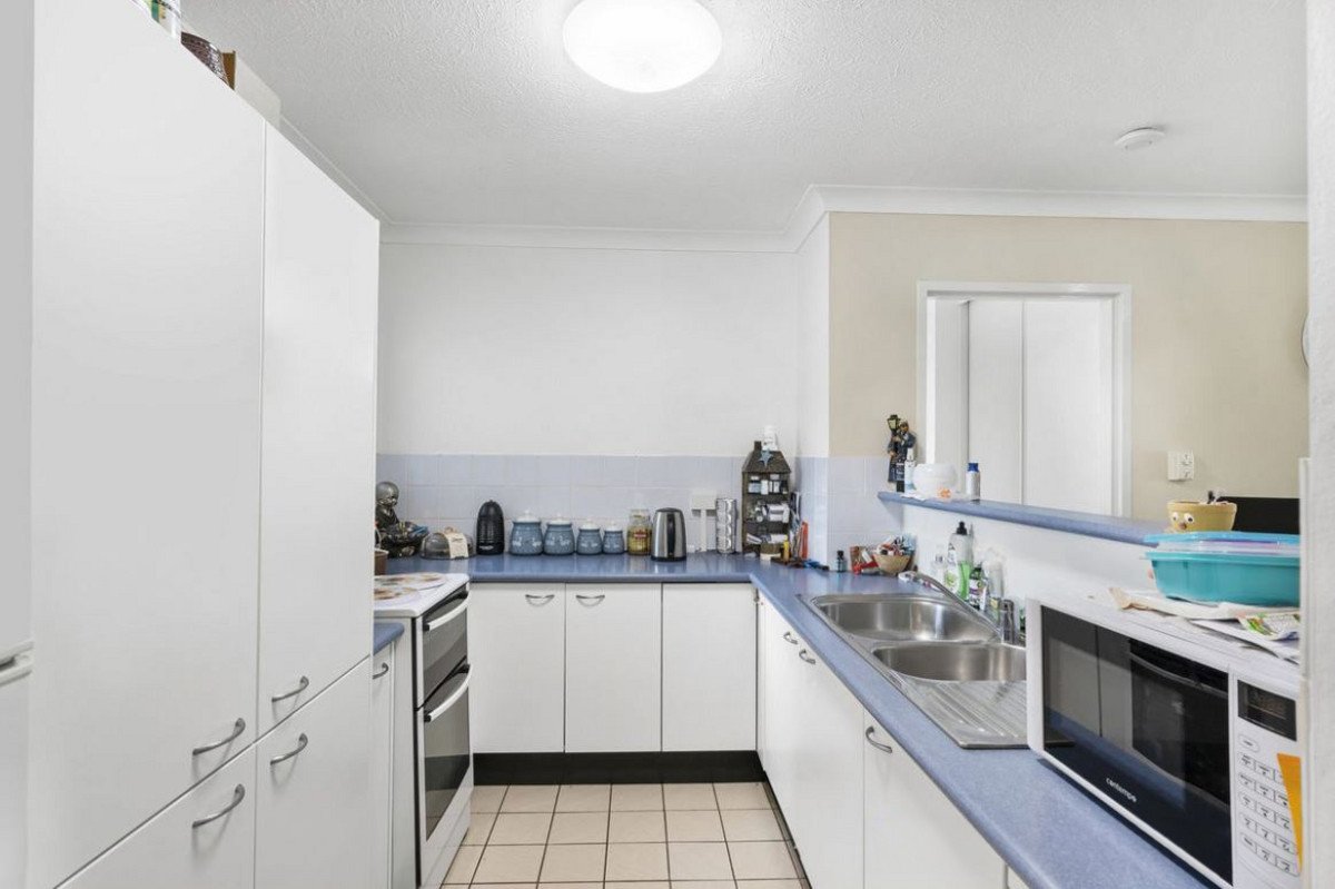 3/29 Imperial Parade Labrador 2