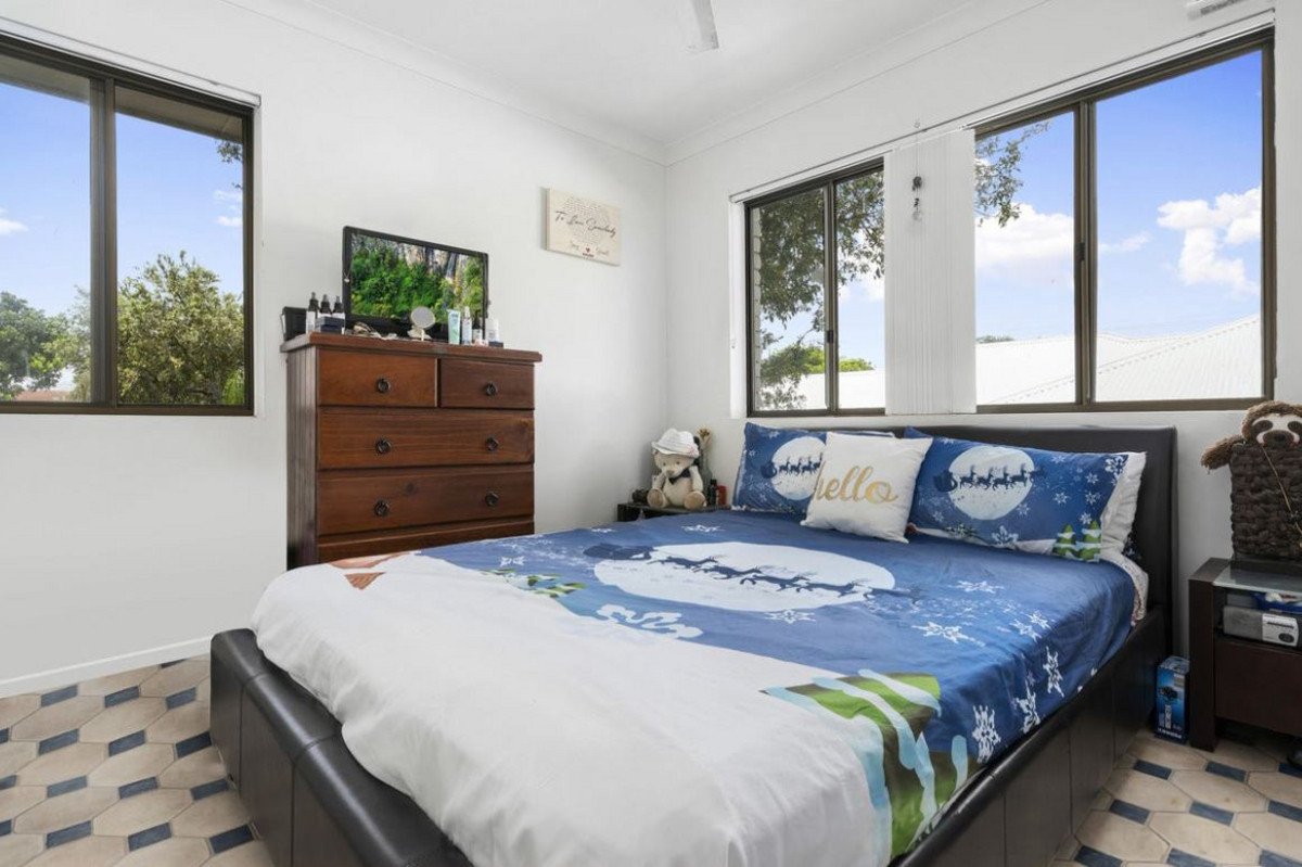 3/29 Imperial Parade Labrador 5