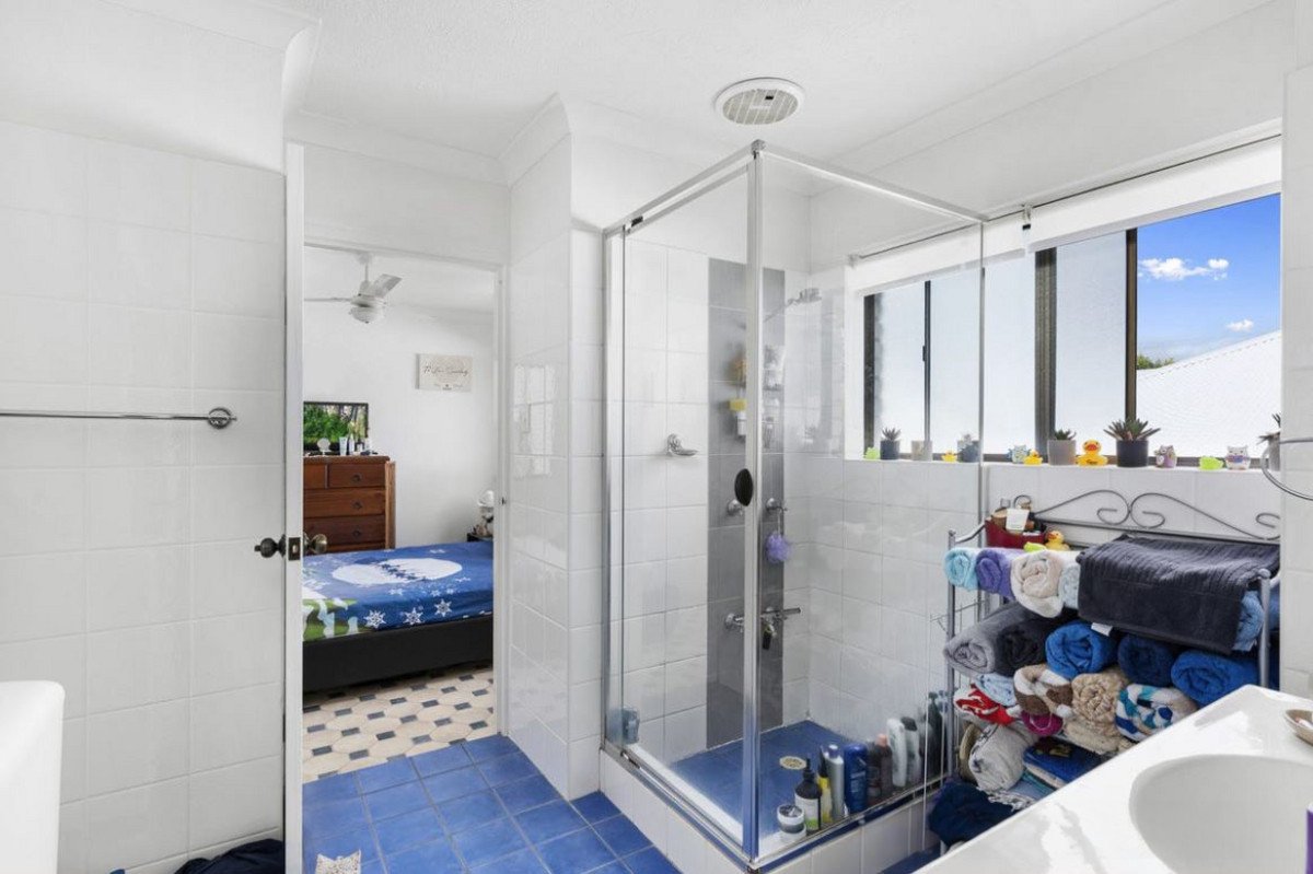 3/29 Imperial Parade Labrador 6