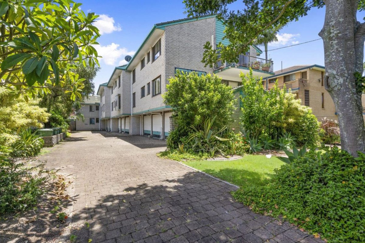 3/29 Imperial Parade Labrador 9