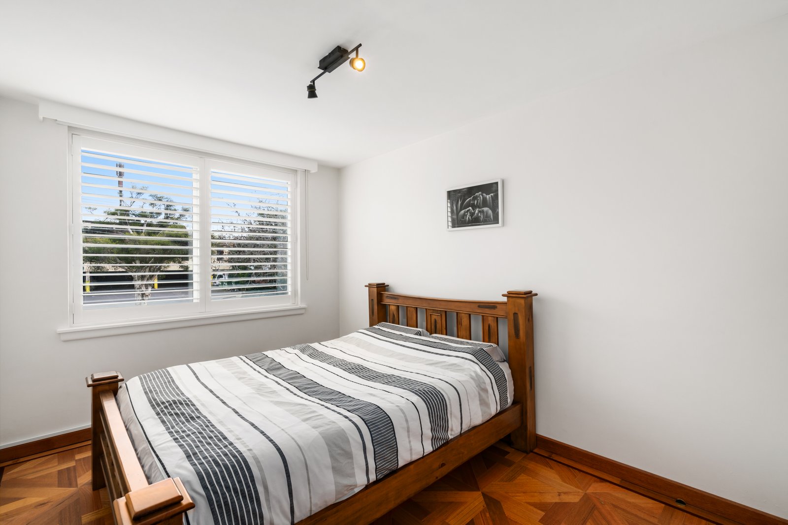 Gallery: 3/297 Dandenong Road