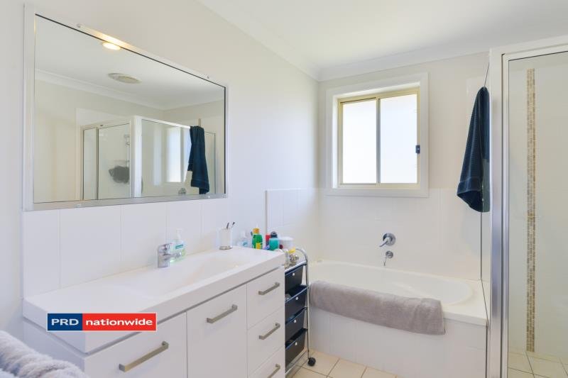32a Orley Drive TAMWORTH 5
