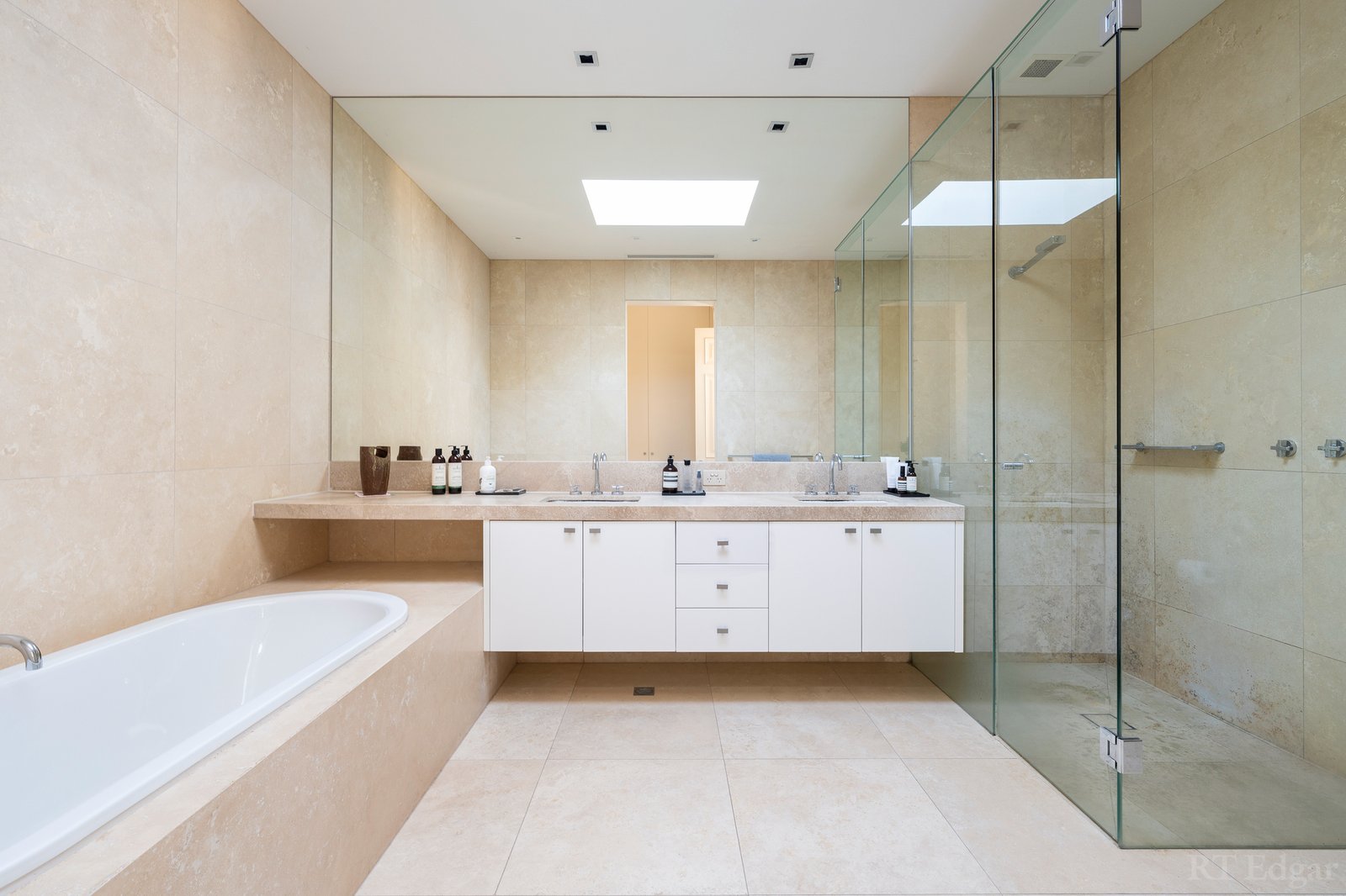 Real Estate and Property in 3/2A Ormsby Grove, Toorak, VIC