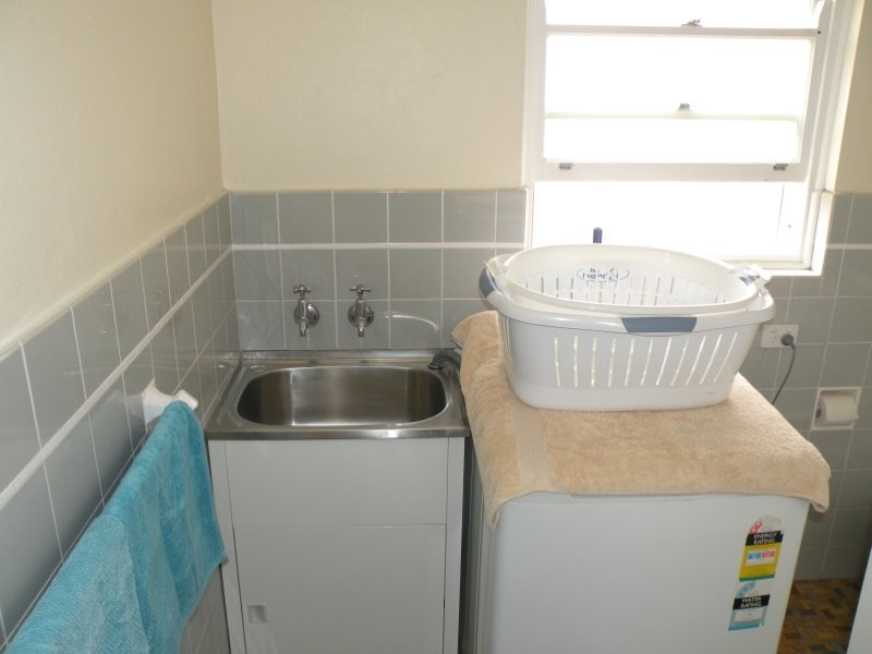 3/2A Winchester Street CARLTON 7