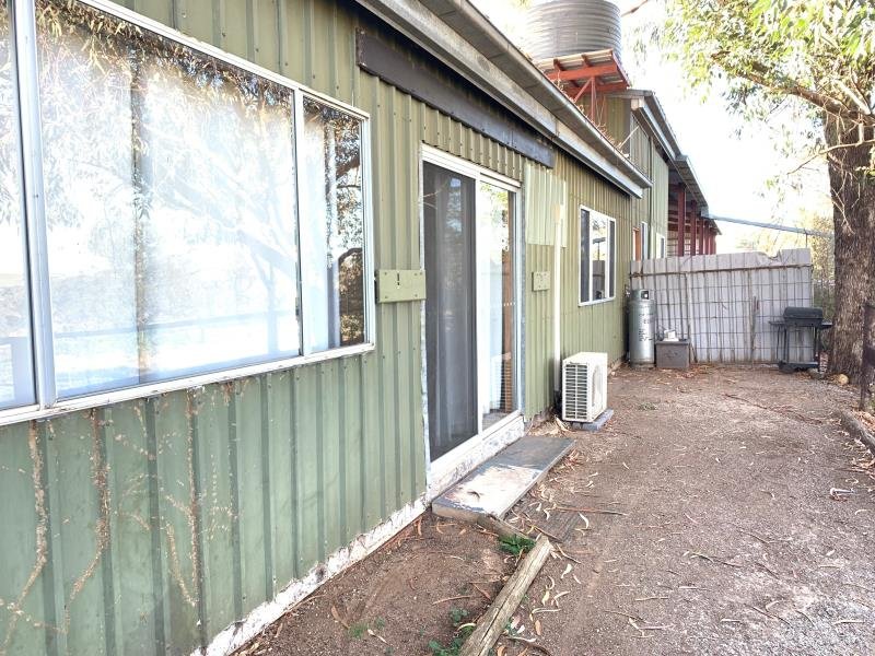 32B Henrys Lane TAMWORTH 2