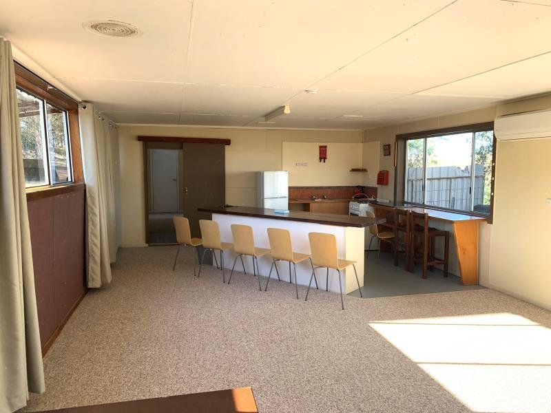 32B Henrys Lane TAMWORTH 2