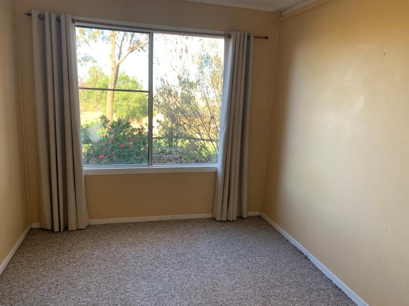 32B Henrys Lane TAMWORTH 4