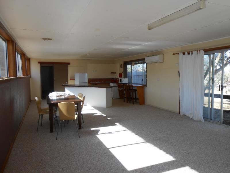 32B Henrys Lane TAMWORTH 4