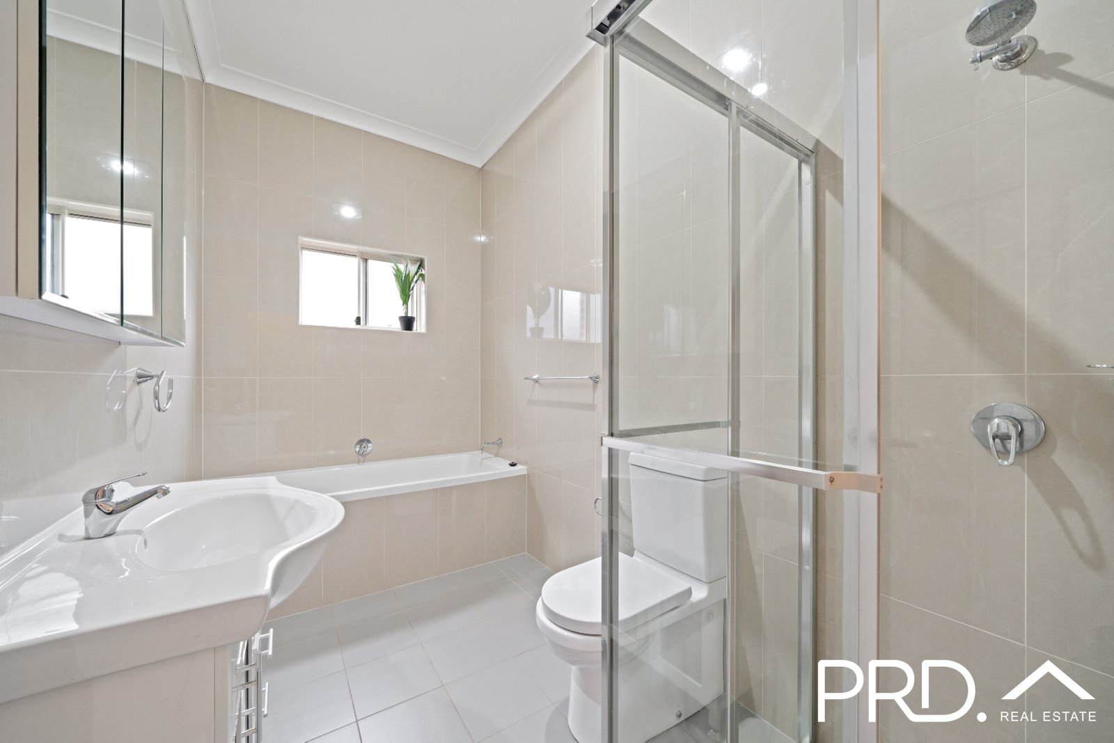 3/2b Victor Avenue PANANIA 4