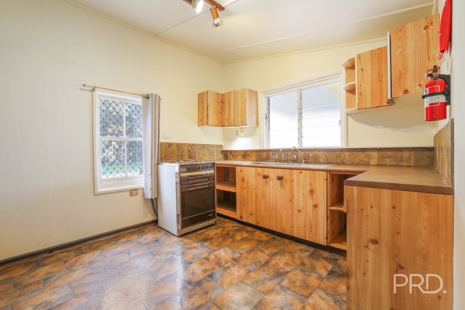 33-35 Bourke Street EAST TAMWORTH 16