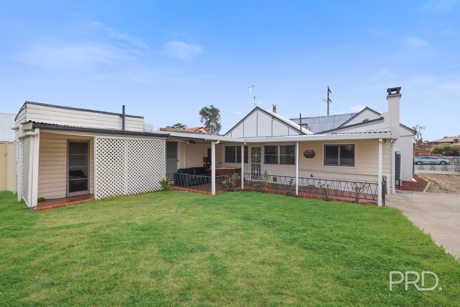33-35 Bourke Street EAST TAMWORTH 25