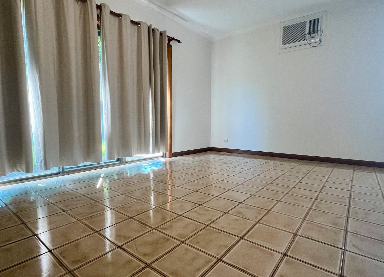 Gallery: 33 Acacia Street