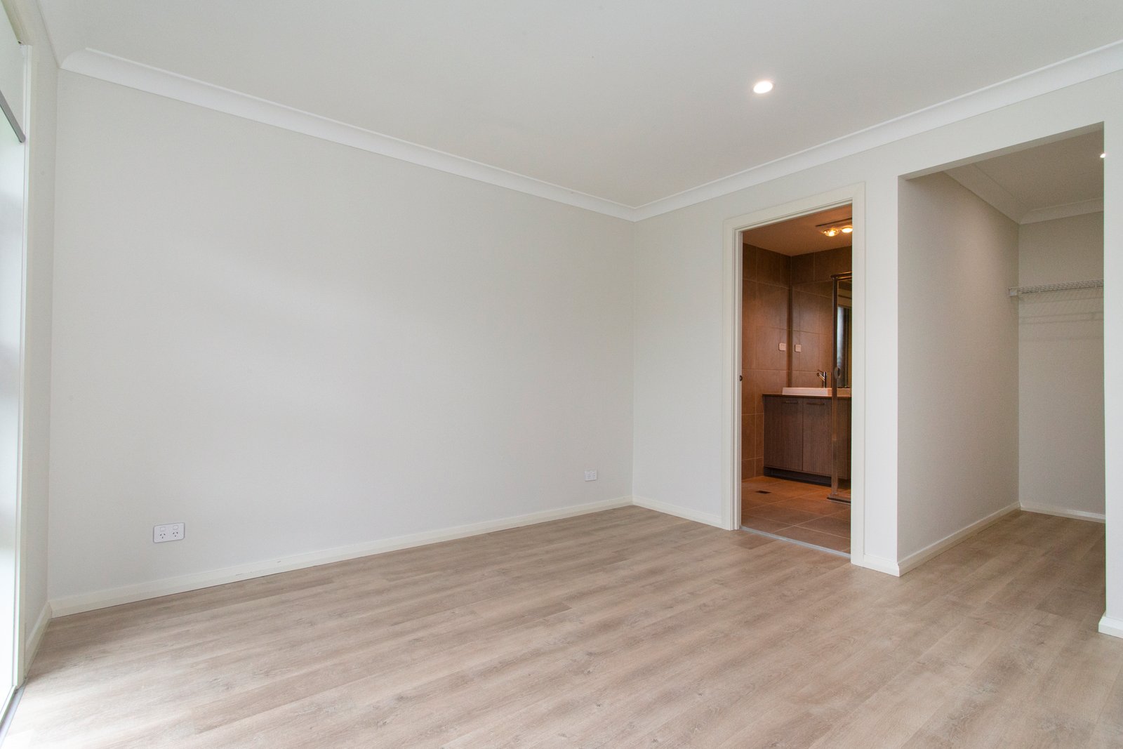 33 Academy Street JORDAN SPRINGS 12