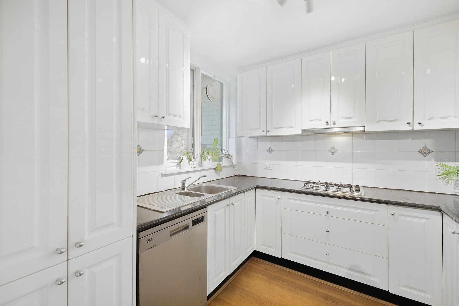 Gallery: 3/3 Acre Place