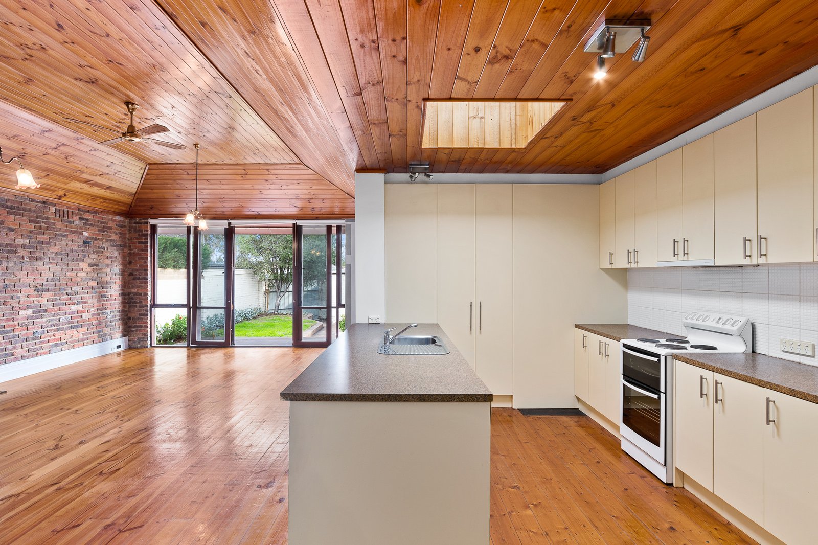 Gallery: 33 Agnew Street