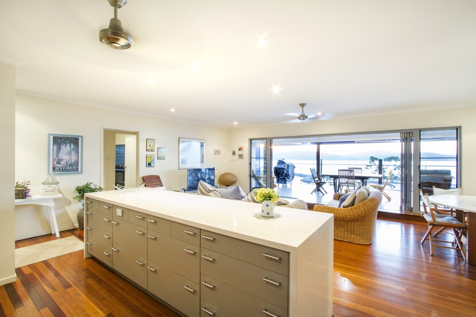 33 Airlie Crescent AIRLIE BEACH 8