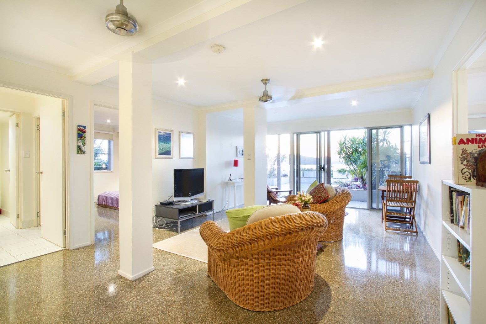 33 Airlie Crescent AIRLIE BEACH 16