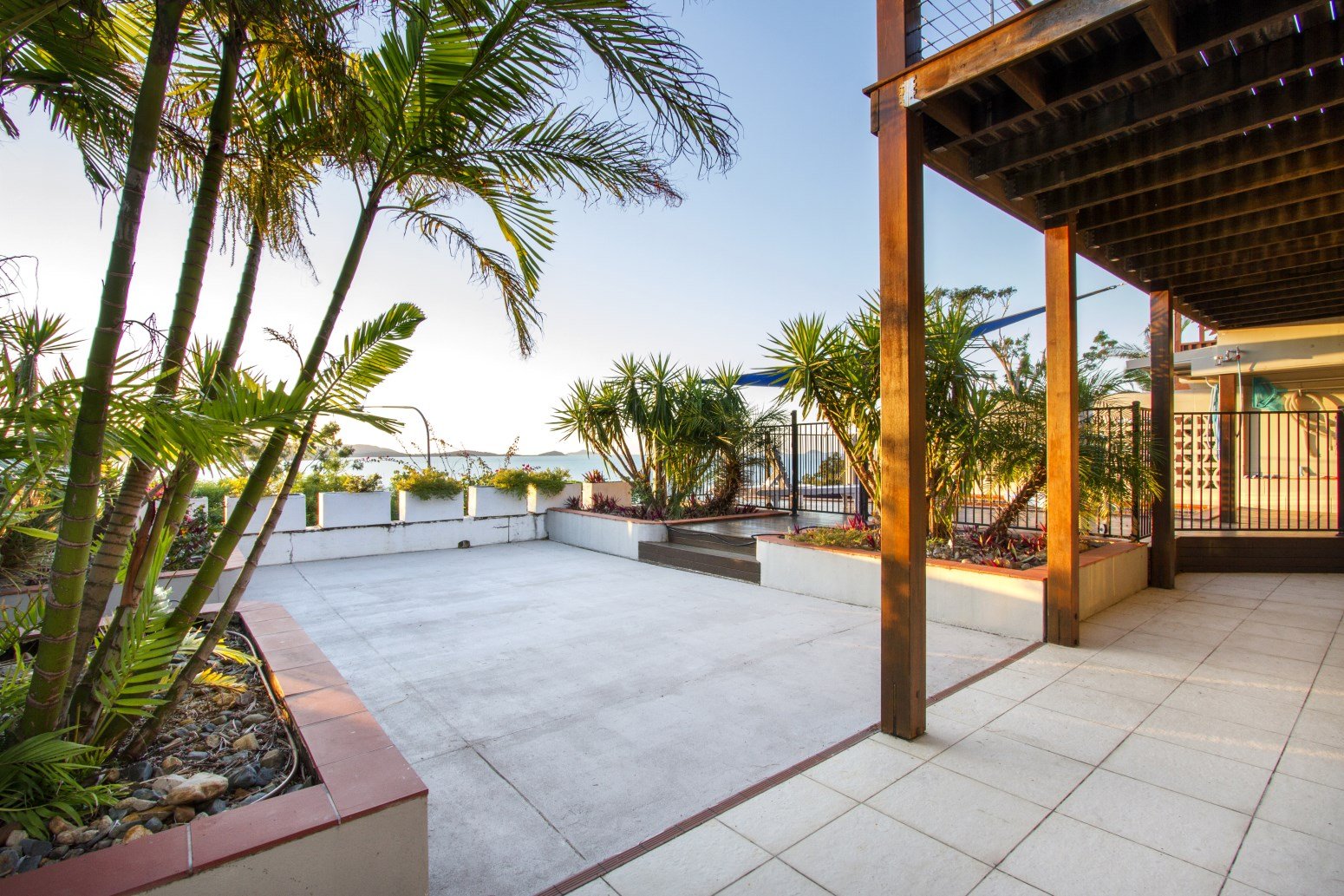 33 Airlie Crescent AIRLIE BEACH 24