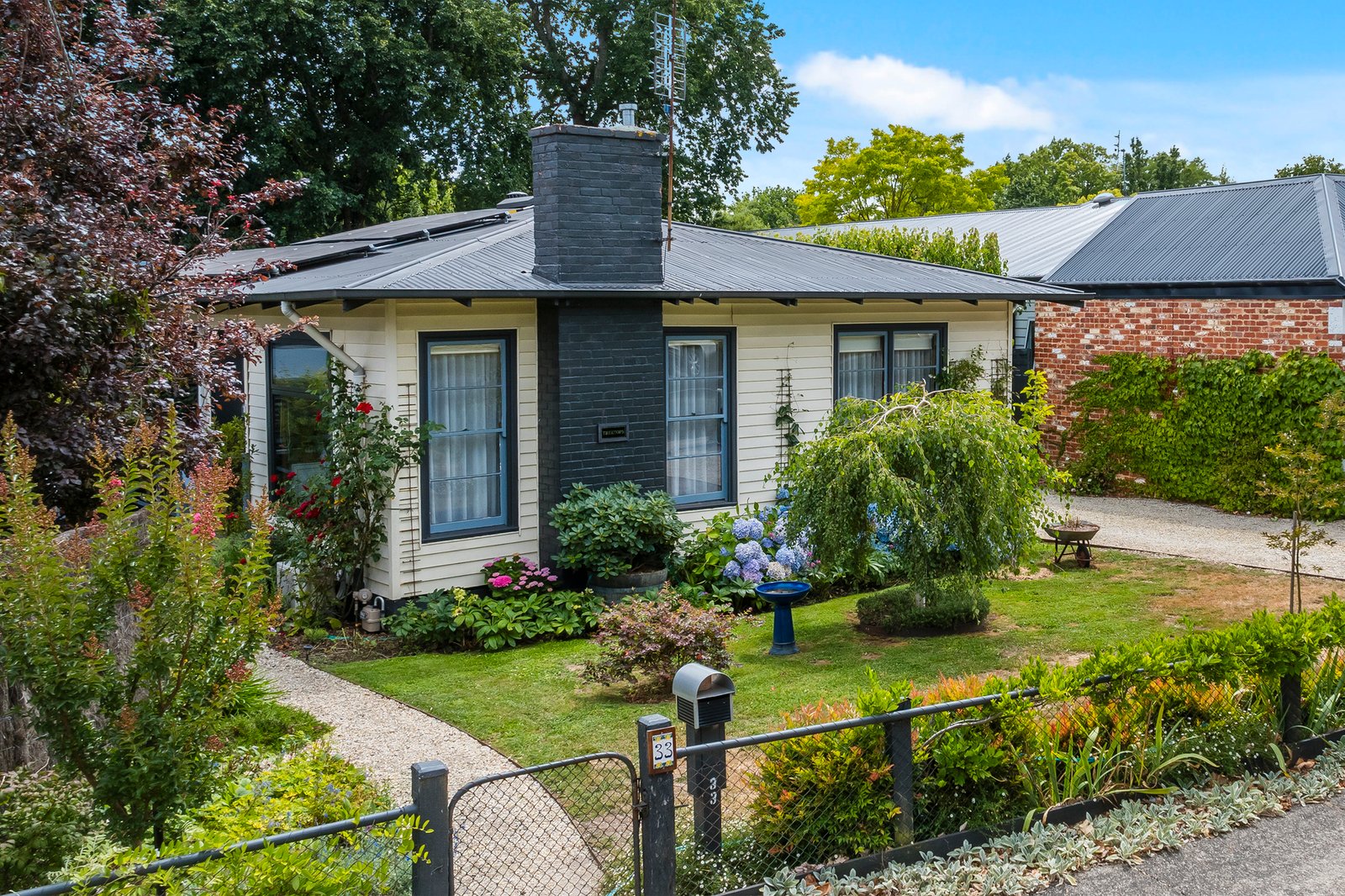 Real Estate and Property in 33 Anslow Street, Woodend, VIC