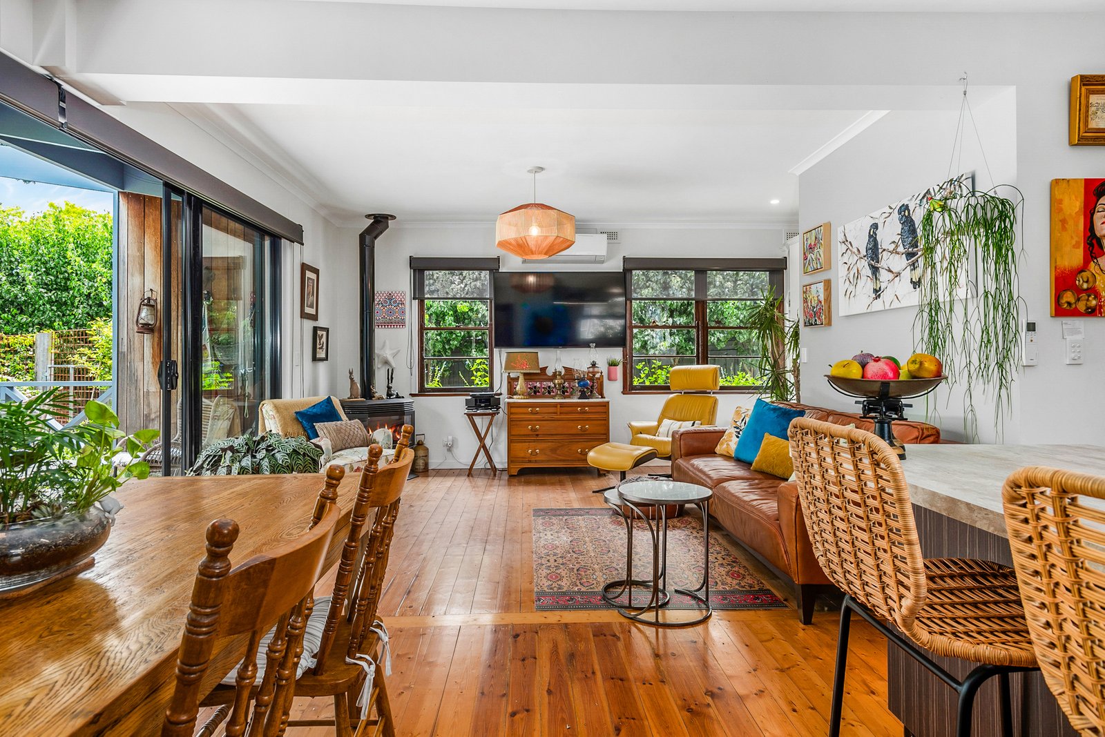 Real Estate and Property in 33 Anslow Street, Woodend, VIC