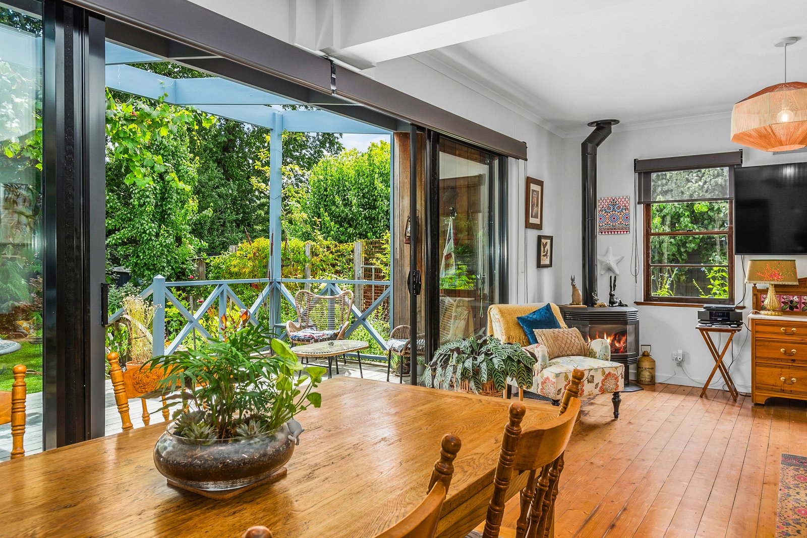 Real Estate and Property in 33 Anslow Street, Woodend, VIC