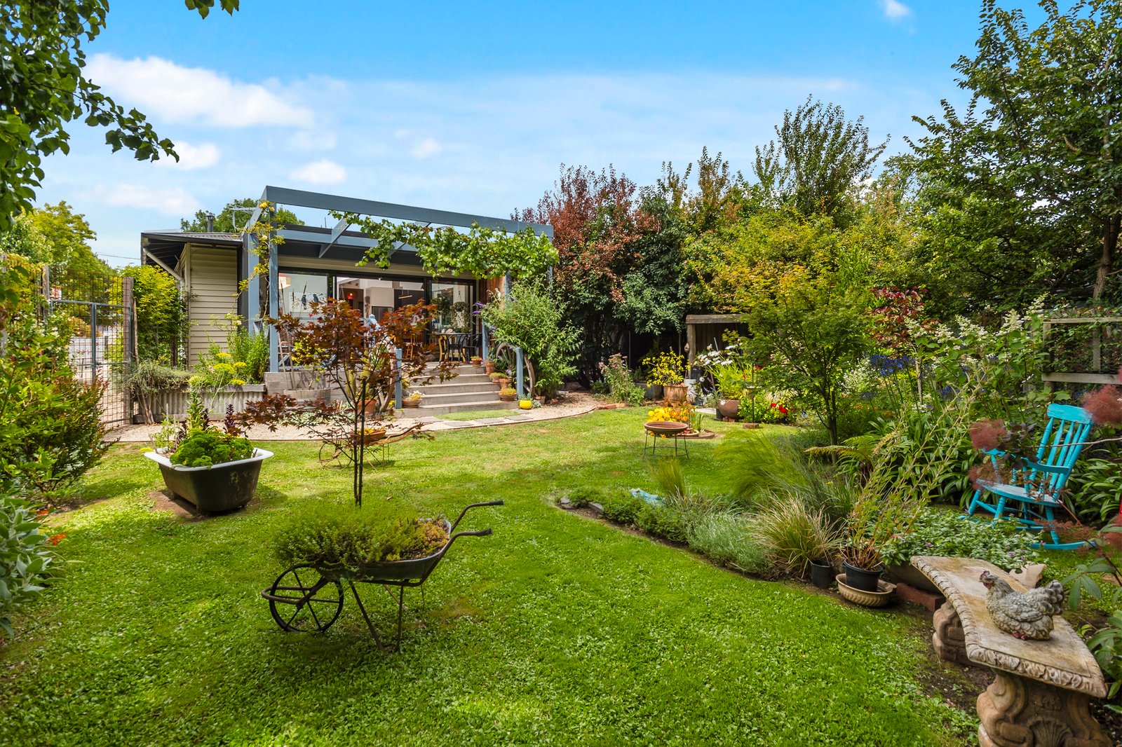 Real Estate and Property in 33 Anslow Street, Woodend, VIC