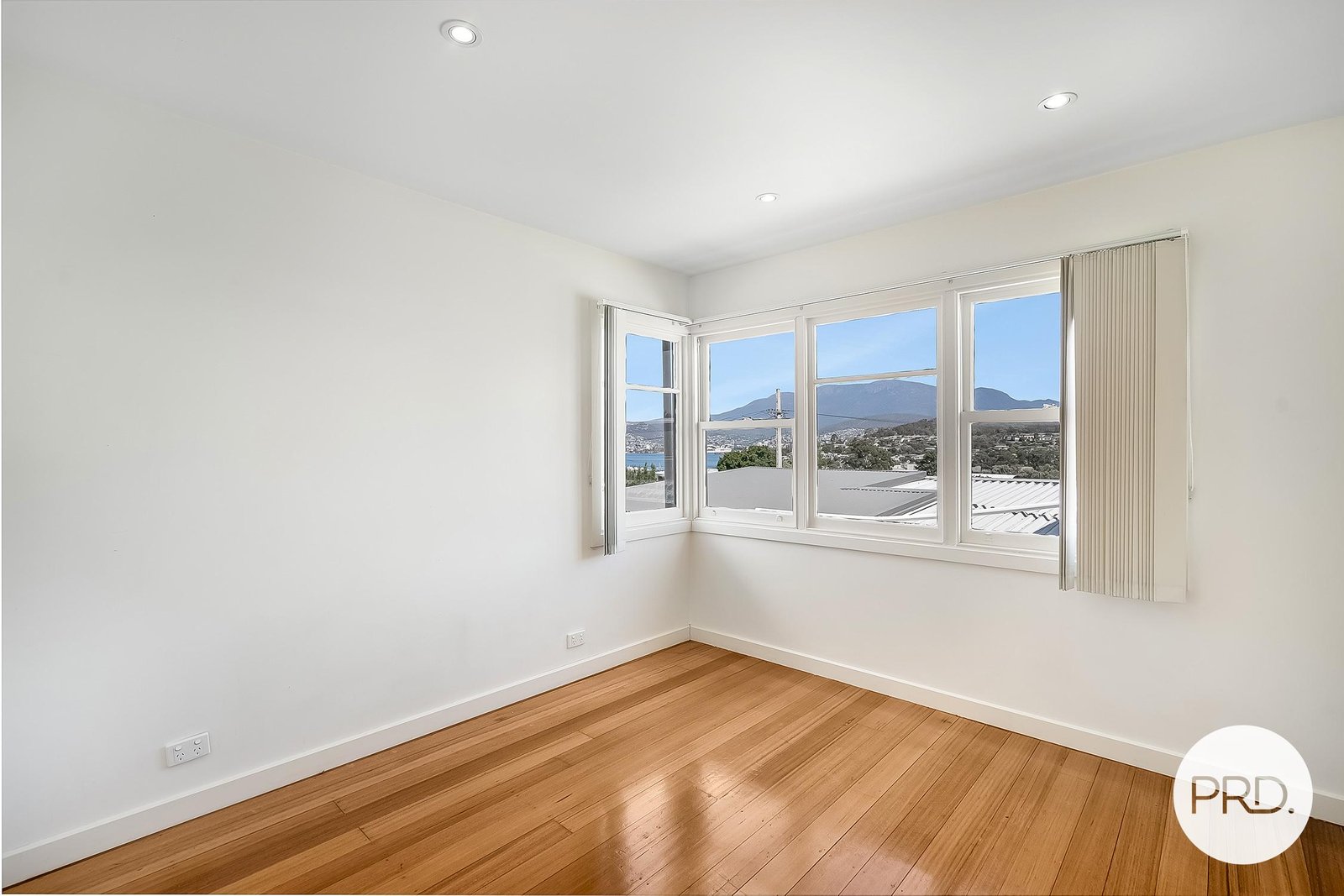 33 Bayfield Street BELLERIVE 8