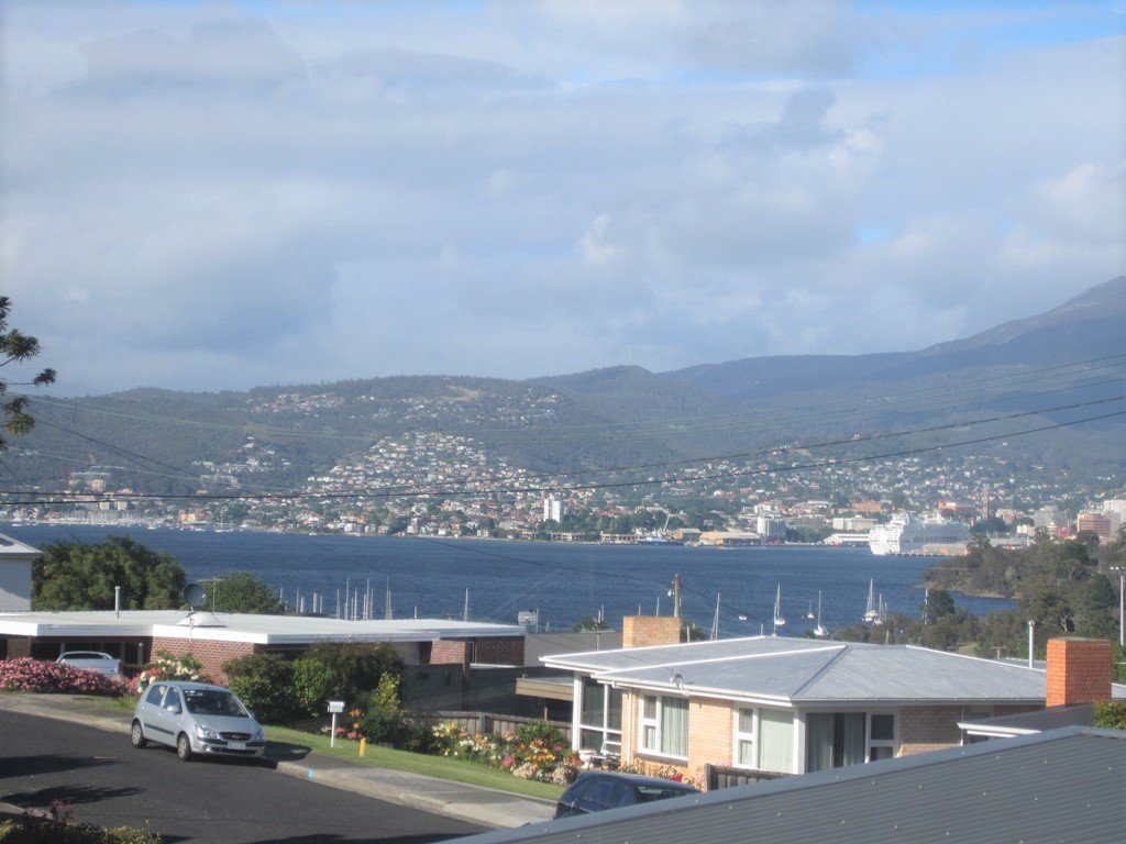 33 Bayfield Street BELLERIVE 8