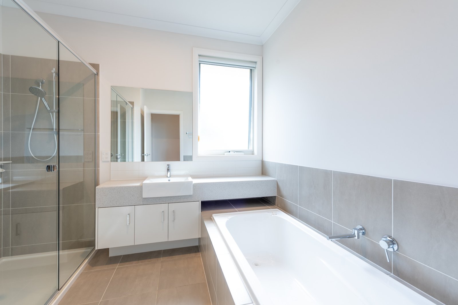 Gallery: 3/3 Bembridge Avenue