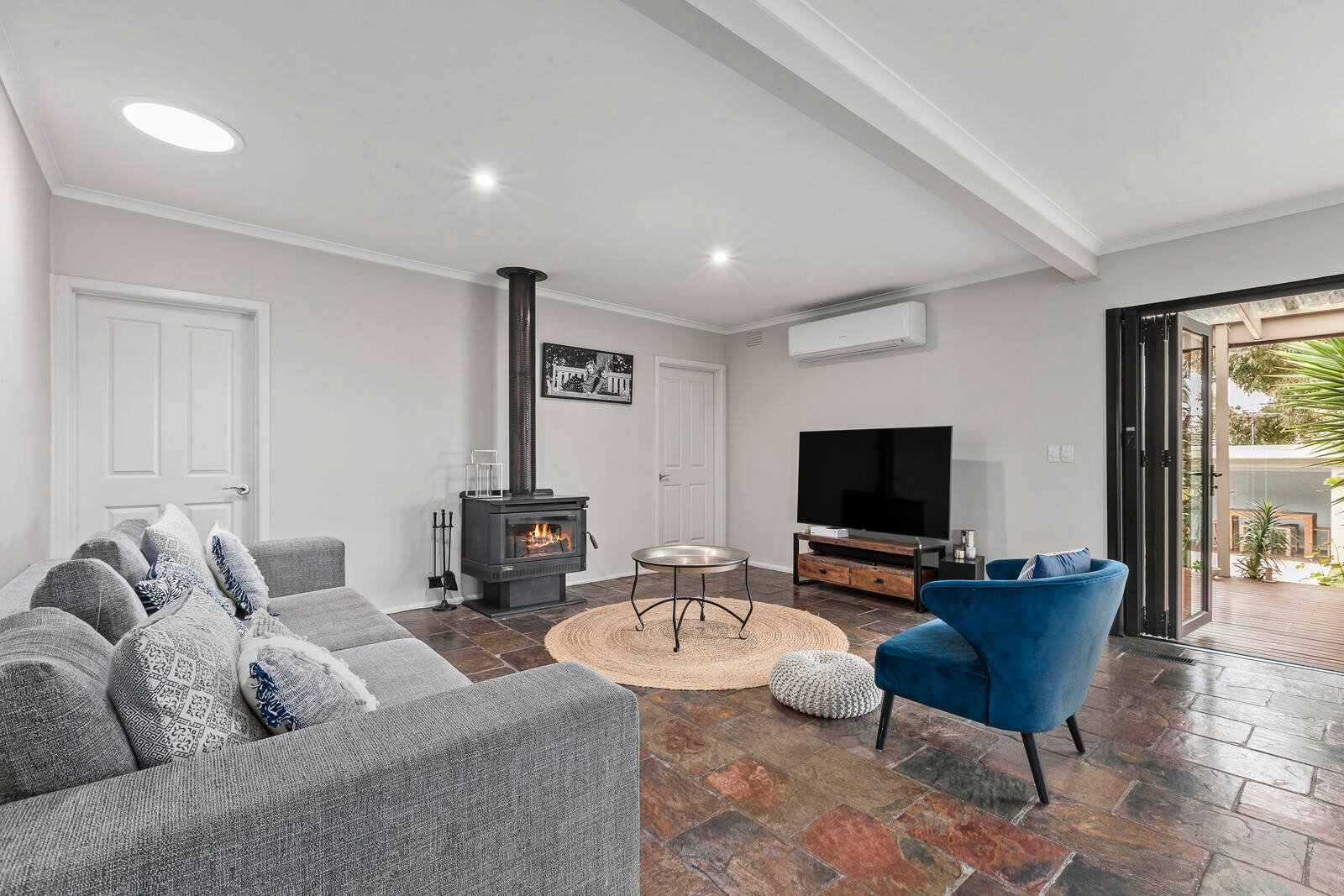 Real Estate and Property in 33 Briggs Street, Mount Waverley, VIC