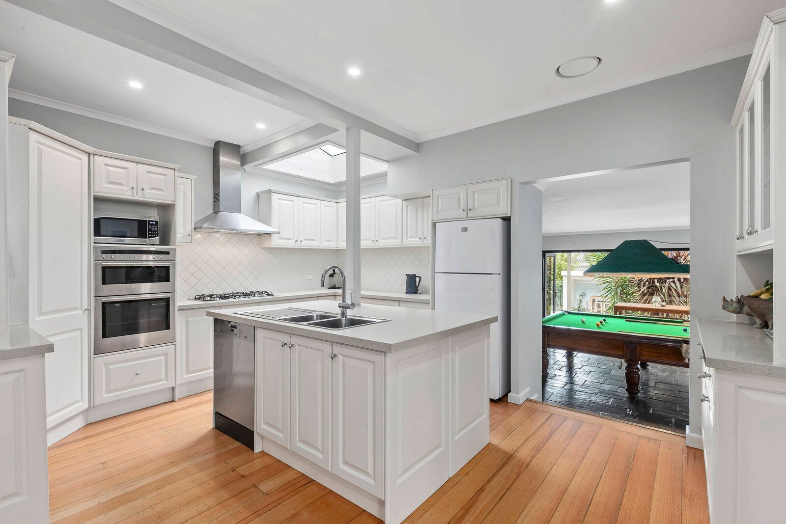 Real Estate and Property in 33 Briggs Street, Mount Waverley, VIC