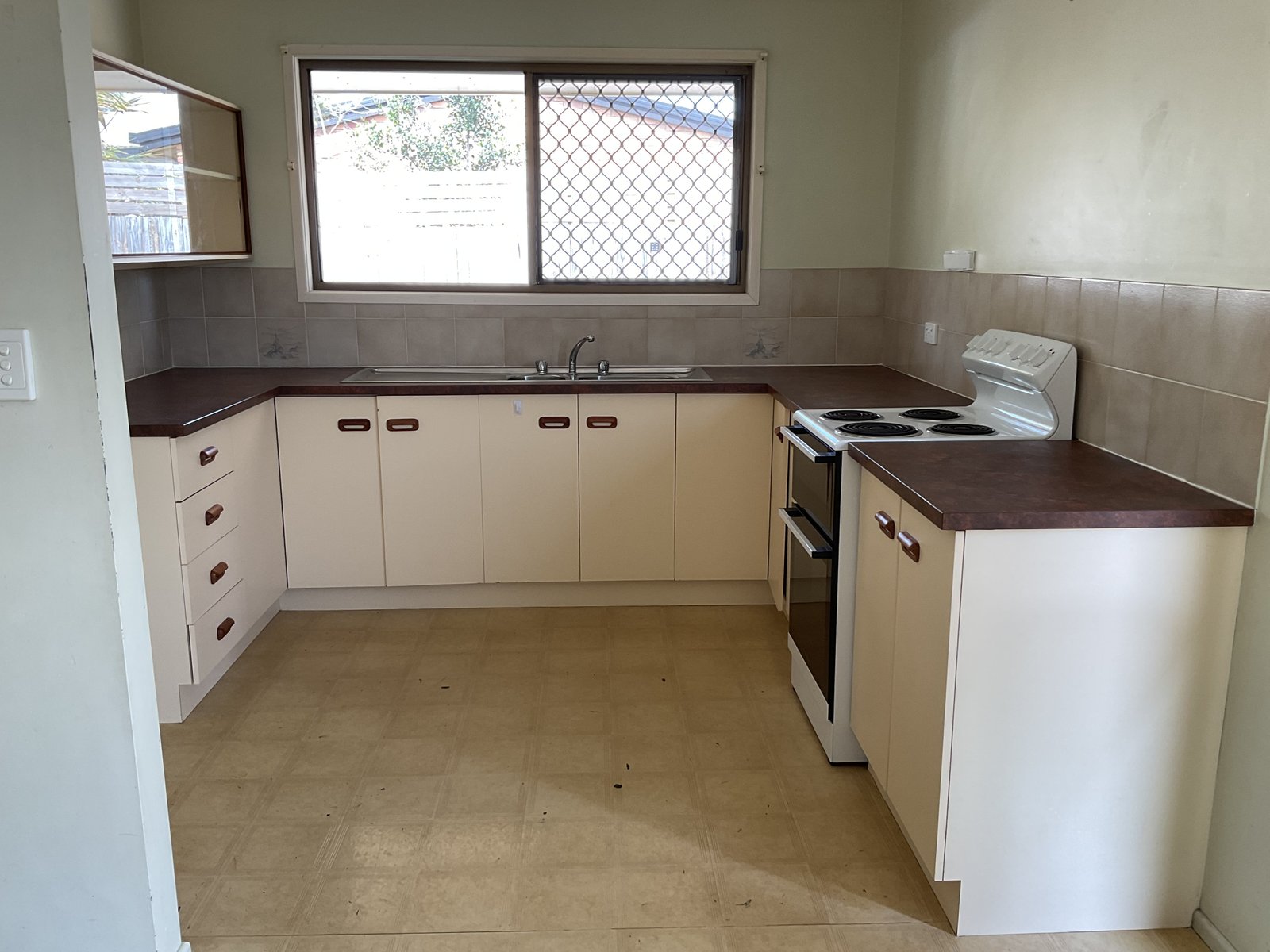 33 Bruce Street TORQUAY 4