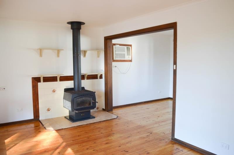 33 Buna Street ASHMONT 3