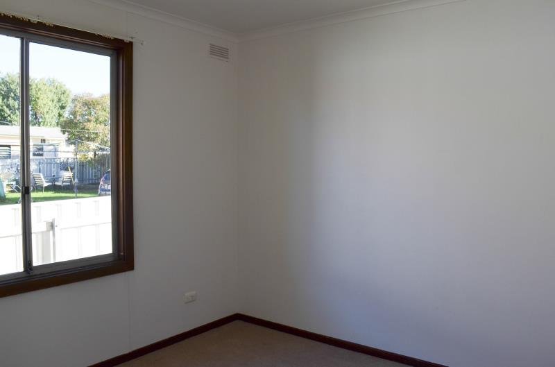 33 Buna Street ASHMONT 6