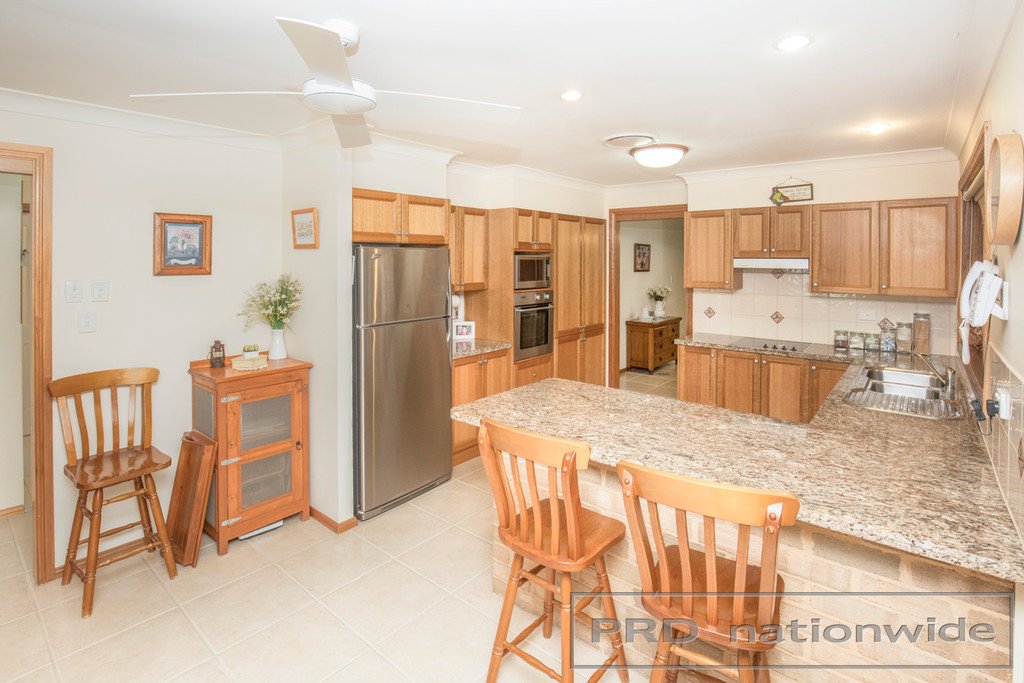 33 Canterbury Drive RAWORTH 2