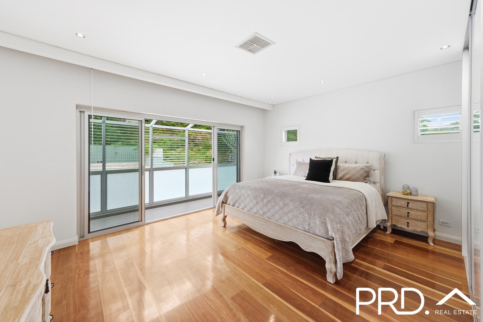 33 Carinya Road PICNIC POINT 9