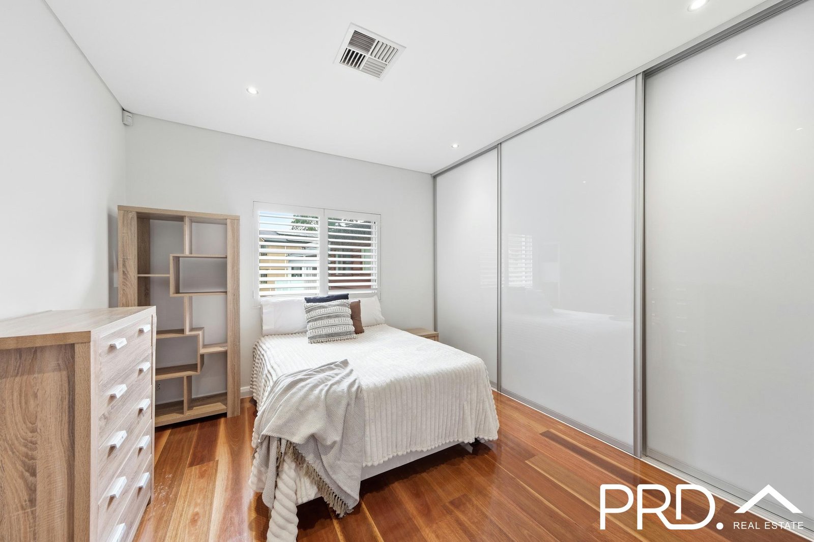 33 Carinya Road PICNIC POINT 11