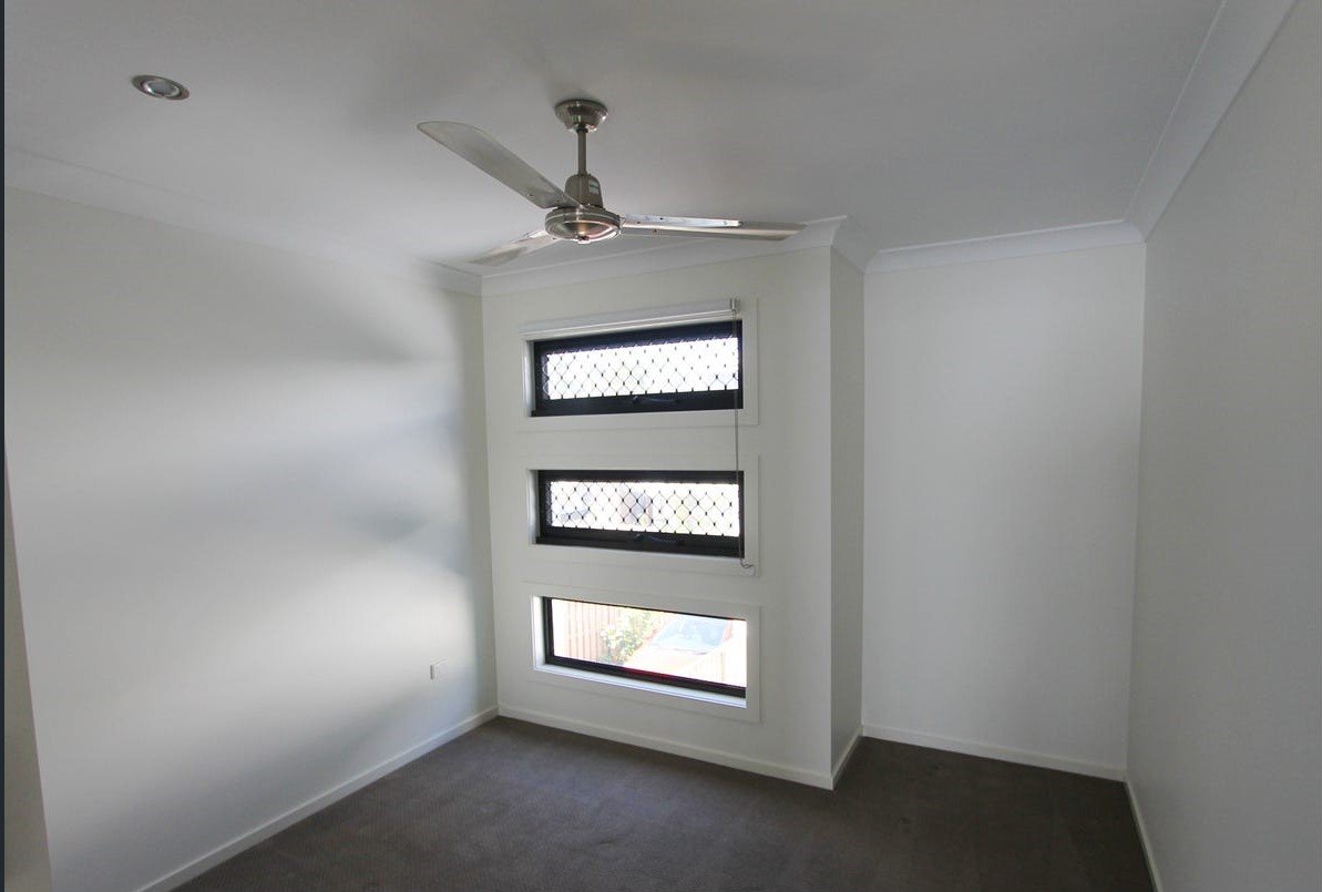 3/3 Christina Road CLINTON 9