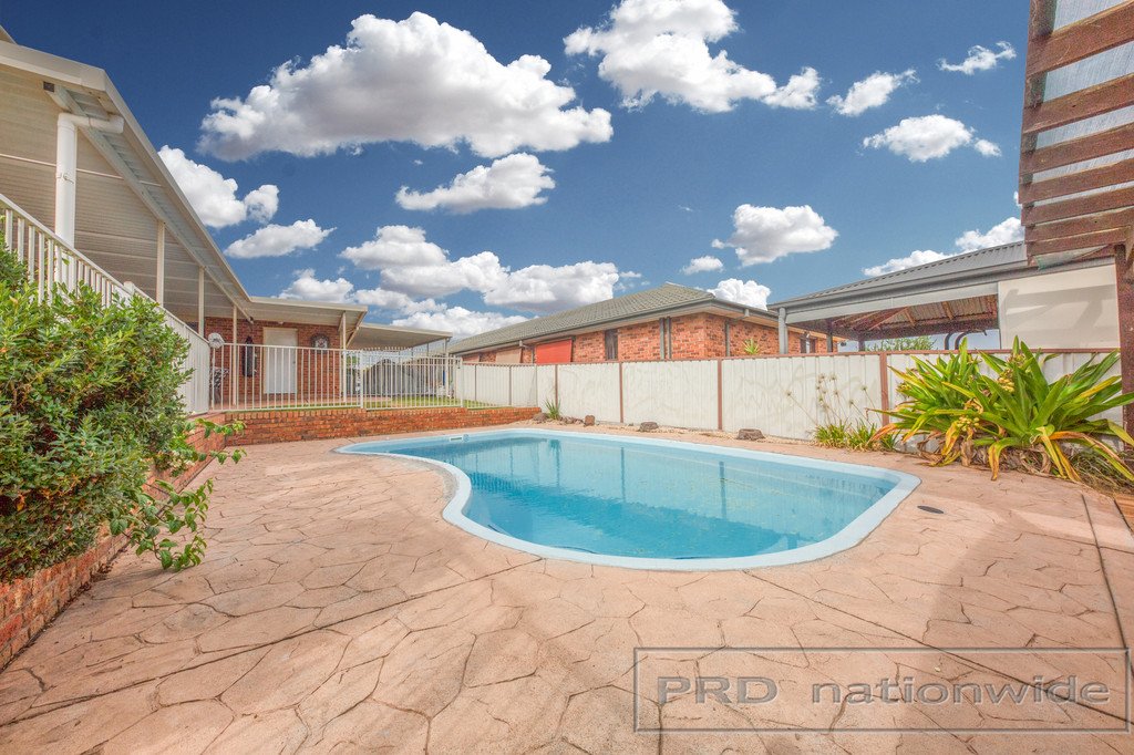 33 Clayton Crescent RUTHERFORD 19