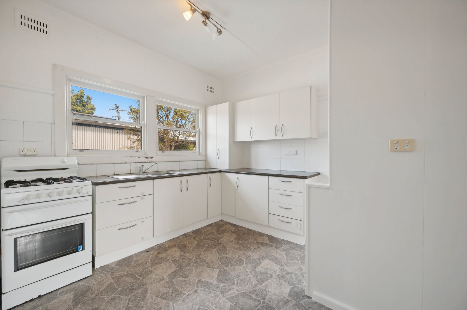 33 Combine Street COFFS HARBOUR 3