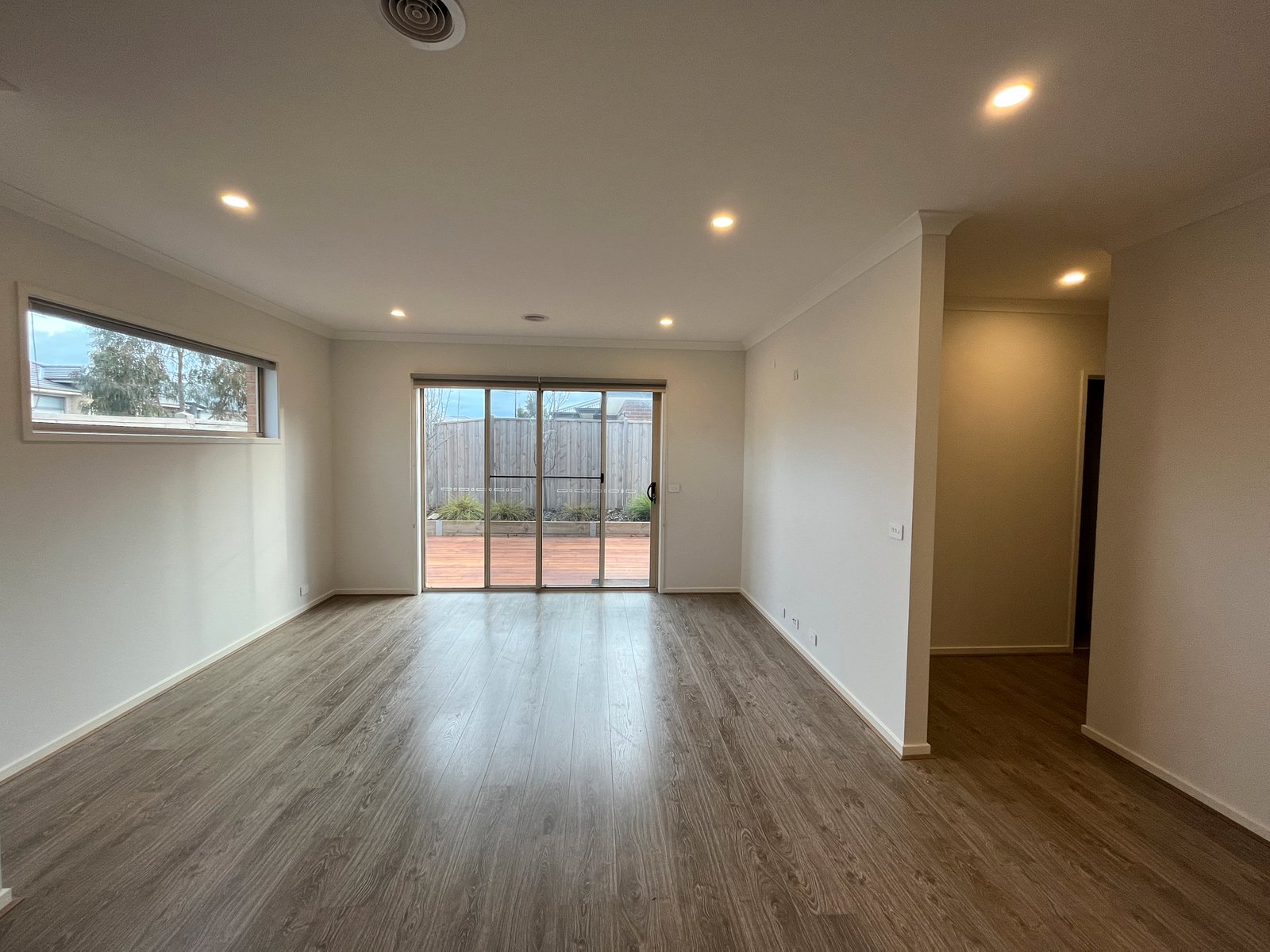 Gallery: 33 Cootamundra Drive
