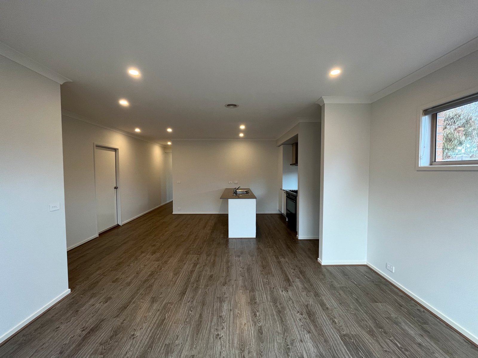 Gallery: 33 Cootamundra Drive