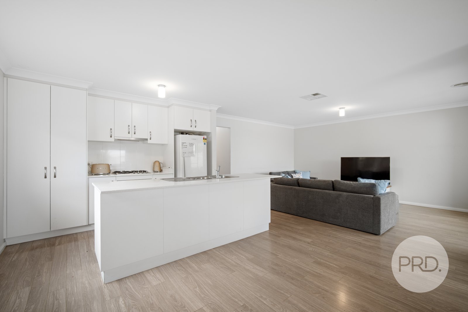 3/3 Craft Street LAKE ALBERT 2