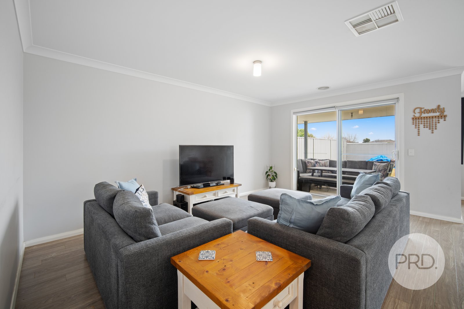 3/3 Craft Street LAKE ALBERT 3