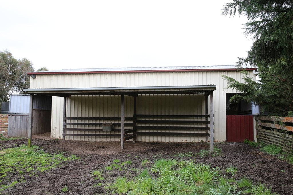 33 Crook Court BALLAN 9