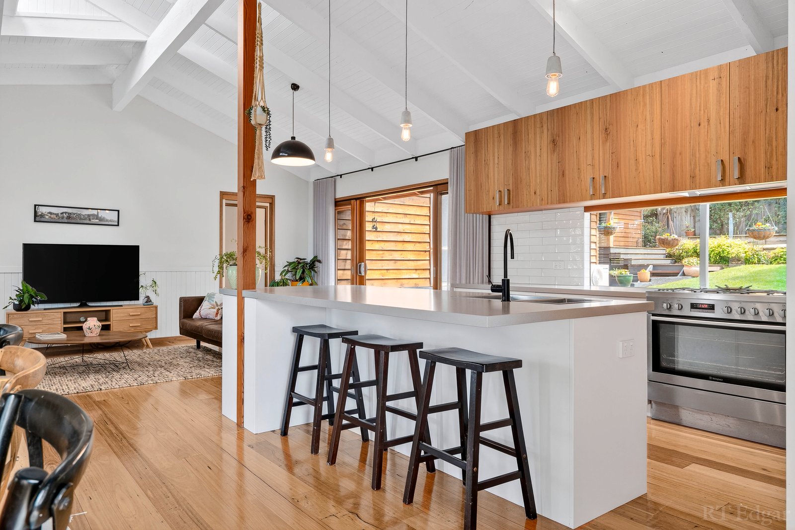 Real Estate and Property in 33 Cuthbertson Drive, Ocean Grove, VIC