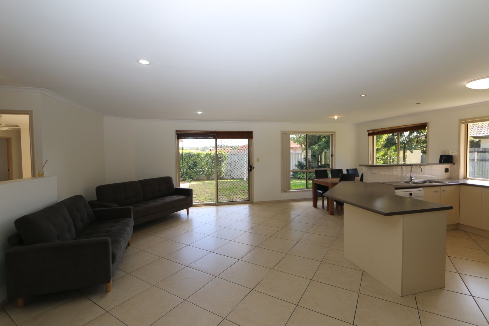 33 Dellwood Circuit MOLENDINAR 2